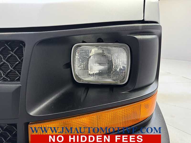 Used 2017 Chevrolet Express 2500 RWD image 12