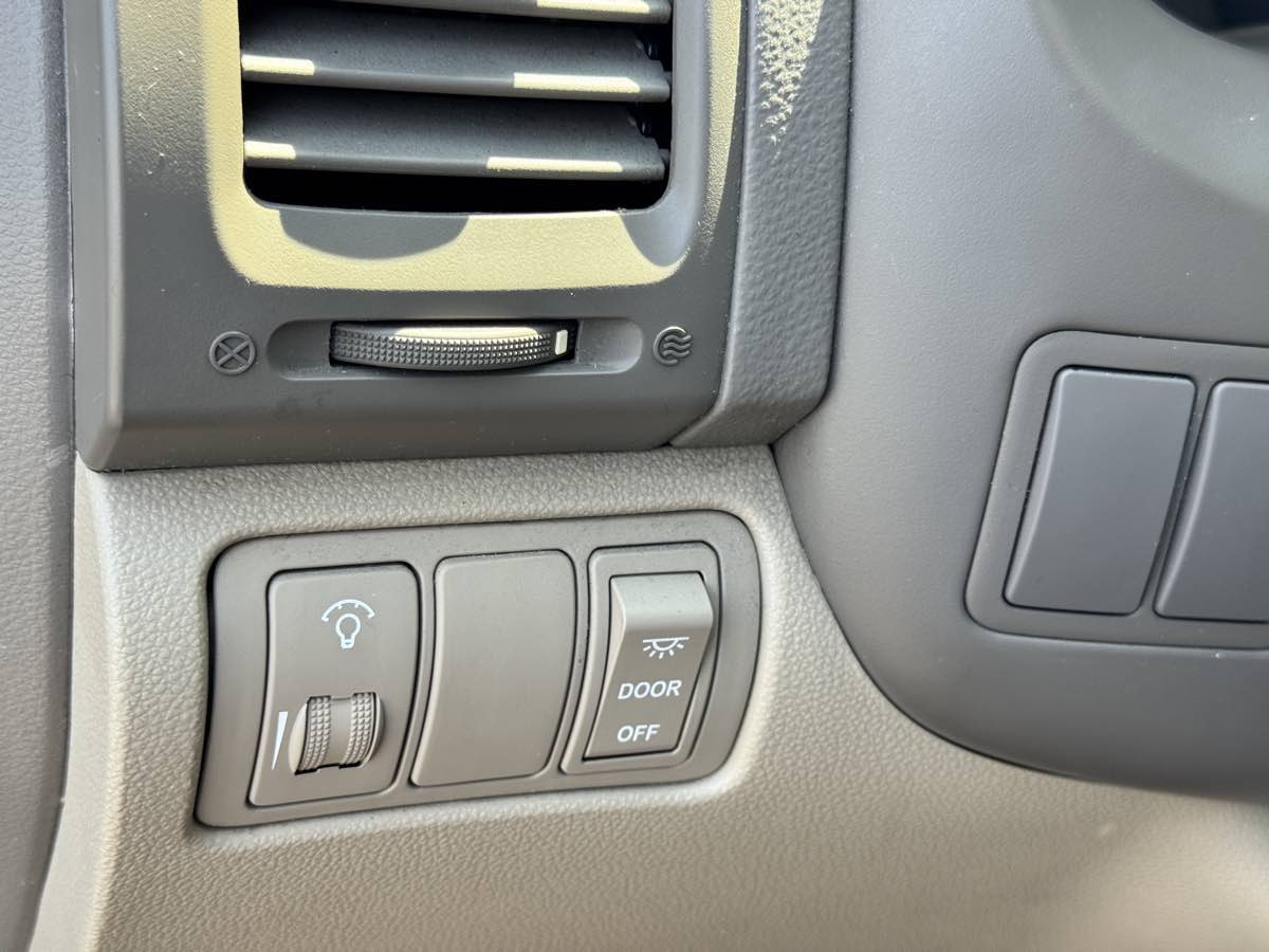 Used 2012 Kia Sedona LX w/ PWR Pkg FWD image 38