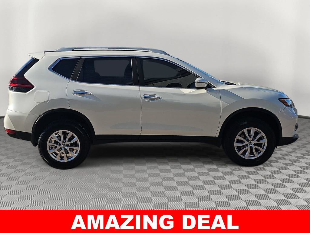 Used 2018 Nissan Rogue SV image 2