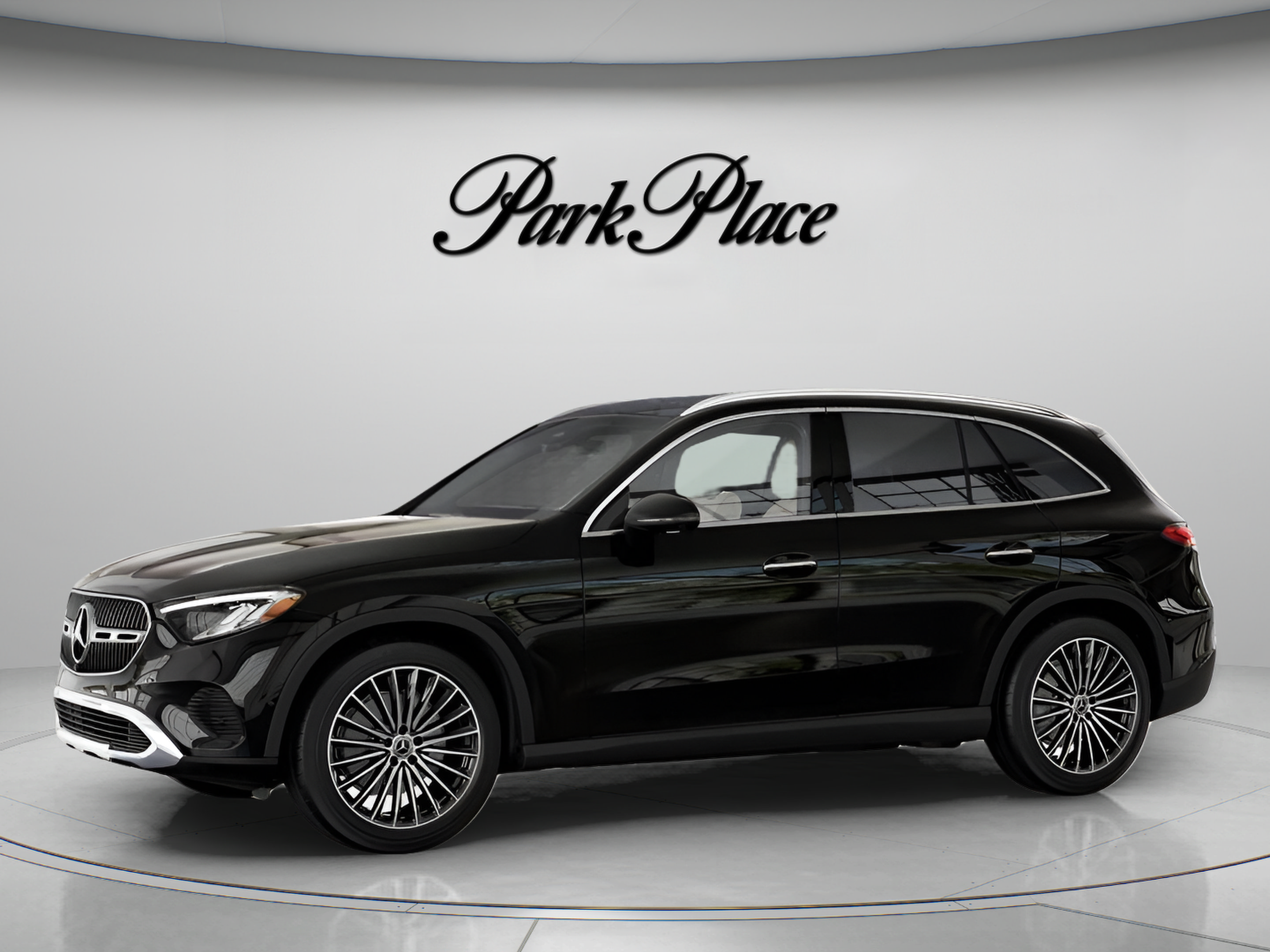 Used 2026 Mercedes-Benz GLC 300 4MATIC image 3