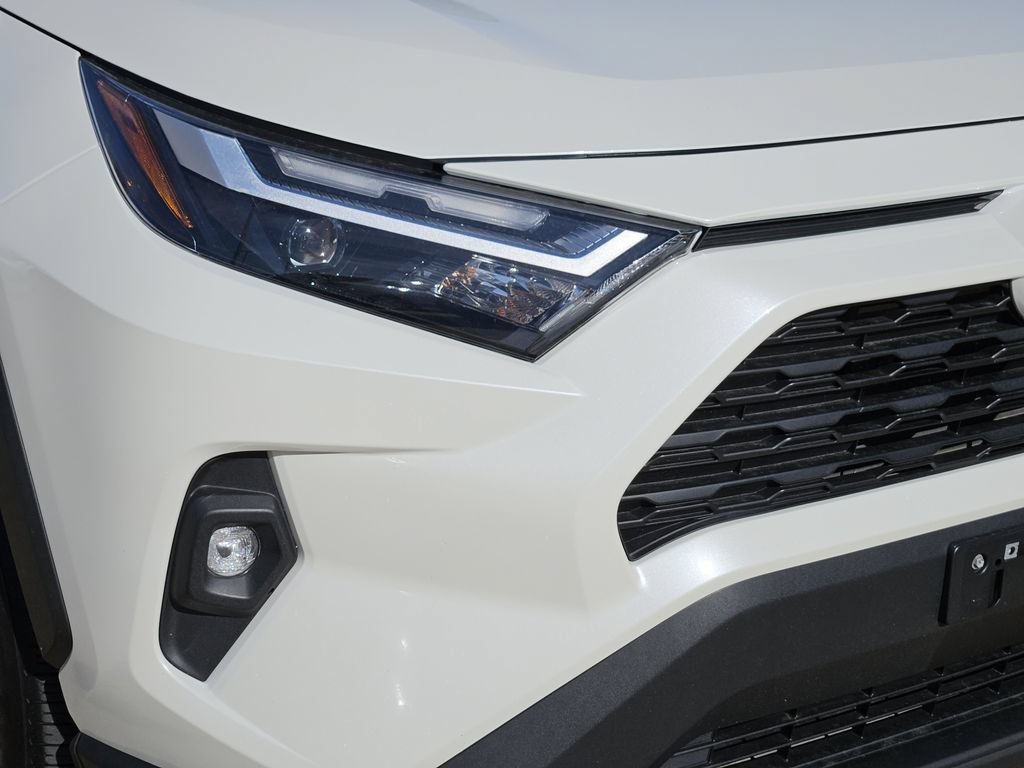 Used 2022 Toyota RAV4 XLE Premium AWD/4WD image 8