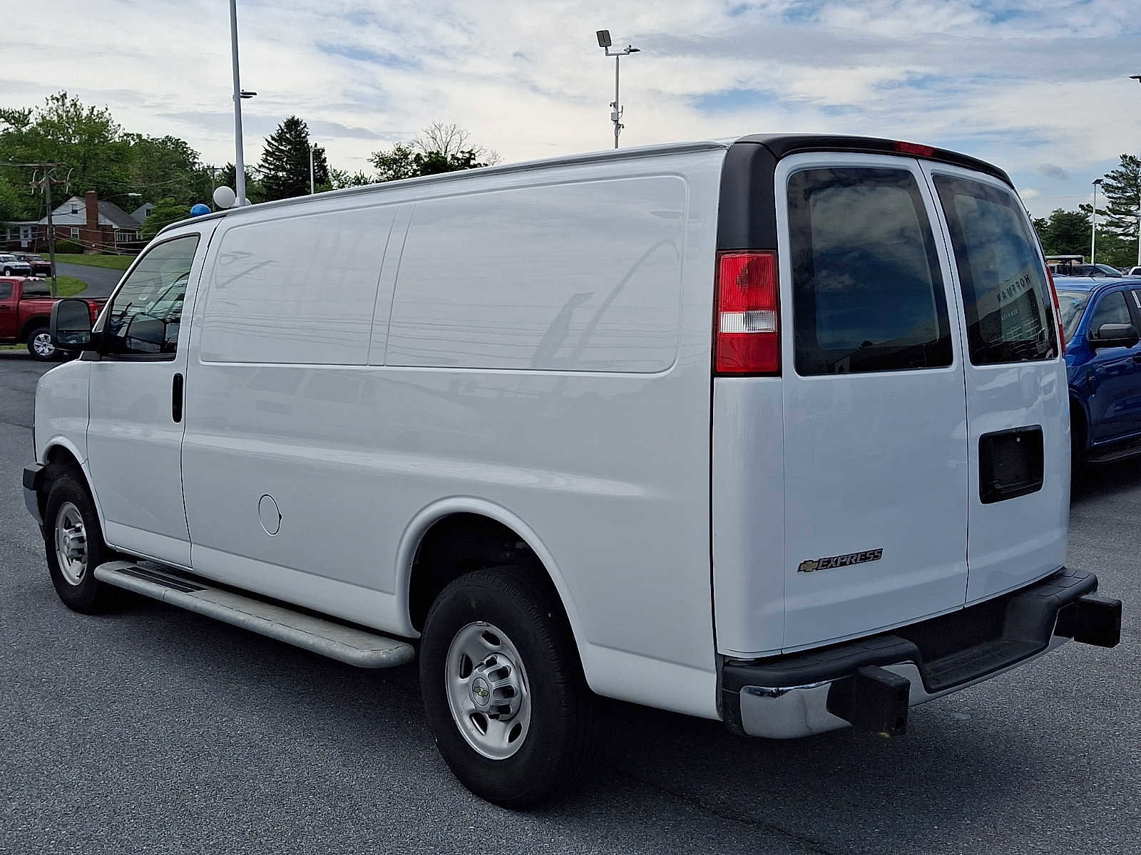 Used 2024 Chevrolet Express 2500 w/ Driver Convenience Package RWD image 4