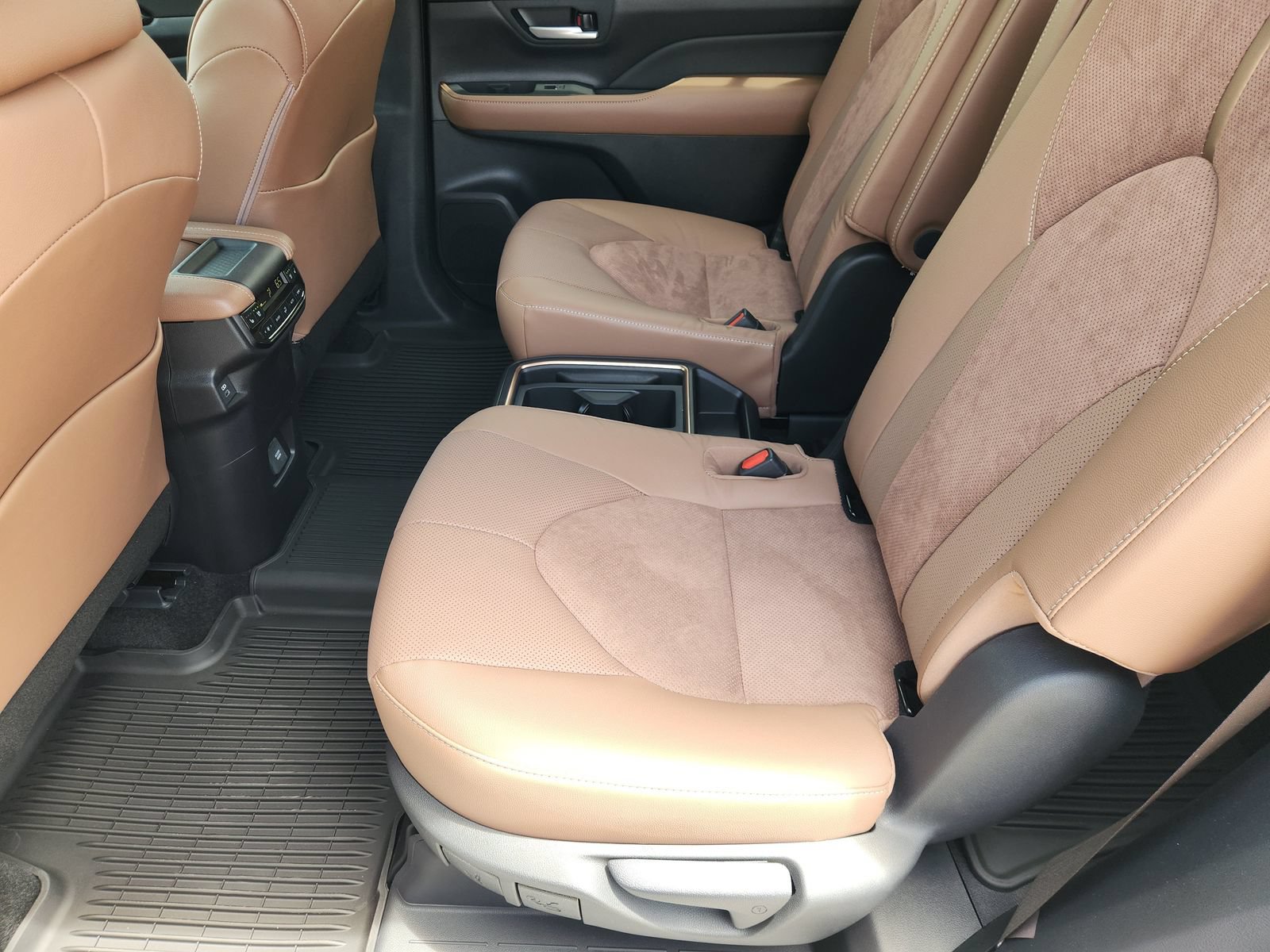 Used 2026 Toyota Grand Highlander AWD Hybrid image 33
