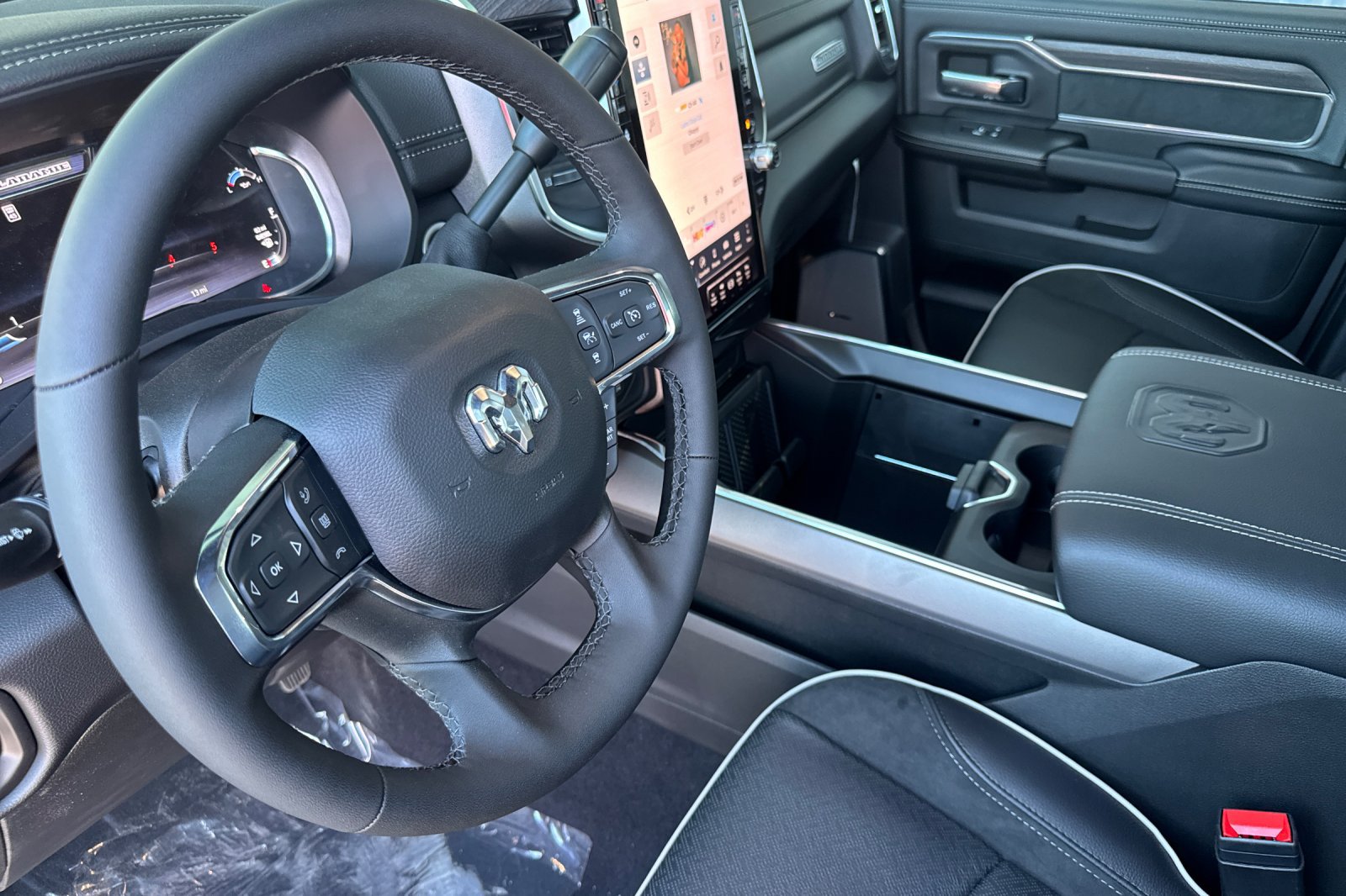 New 2026 RAM 3500 Laramie AWD/4WD image 9