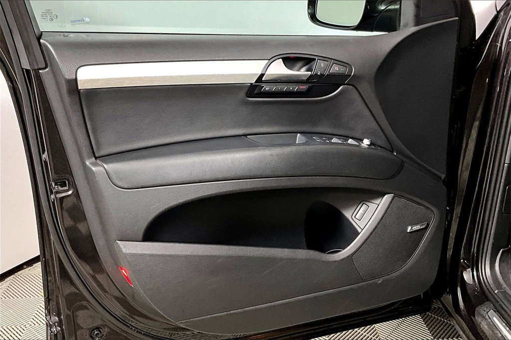Used 2014 Audi Q7 3.0T S line Prestige w/ S Line Package image 18