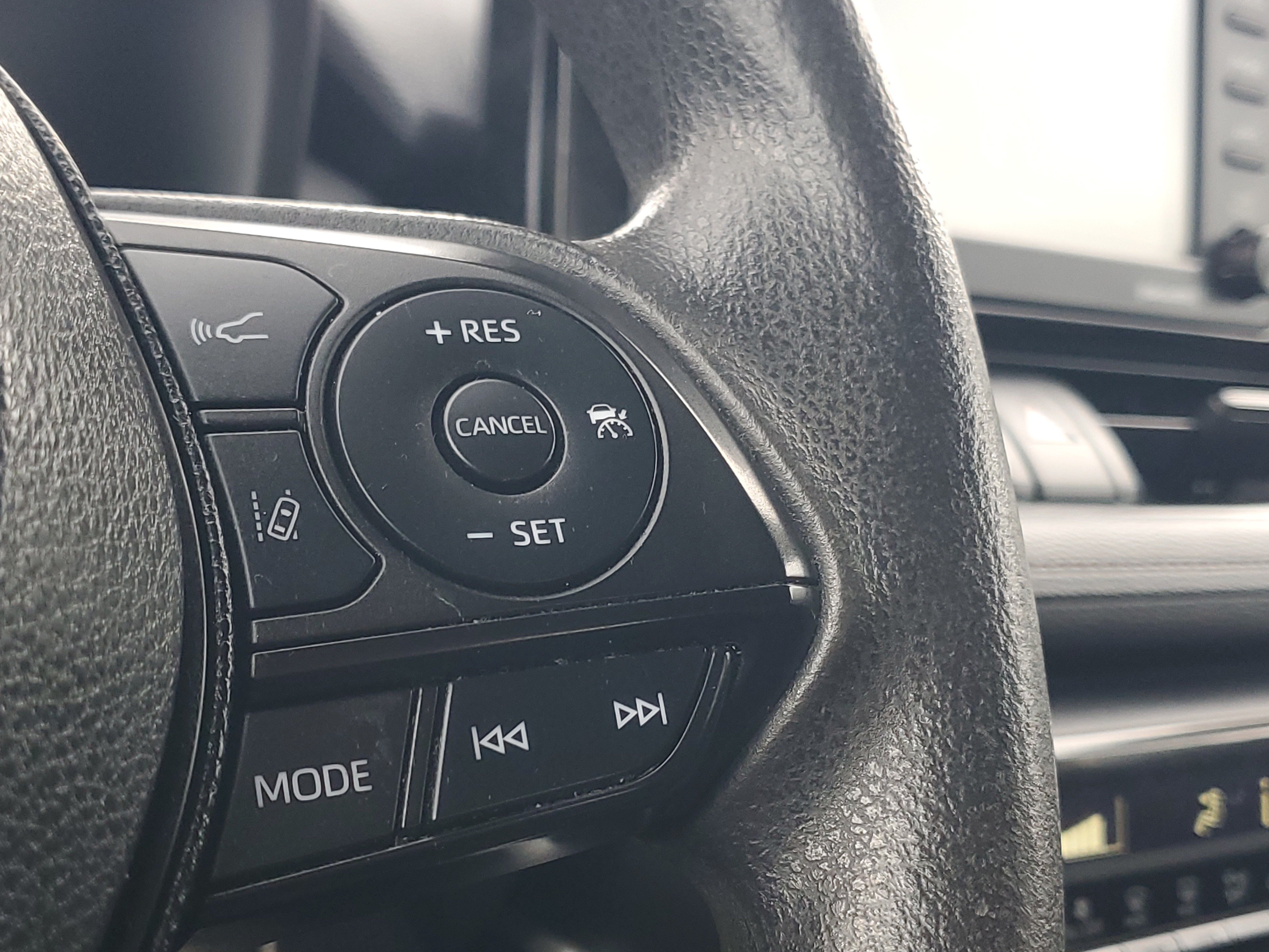Certified 2020 Toyota RAV4 LE AWD/4WD image 23