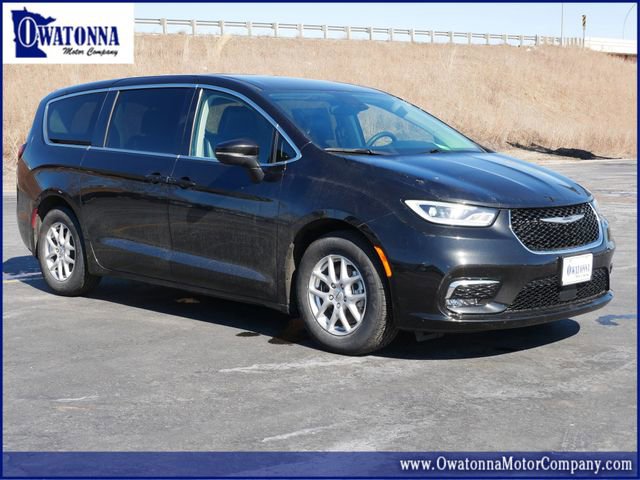Used 2023 Chrysler Pacifica Touring-L
