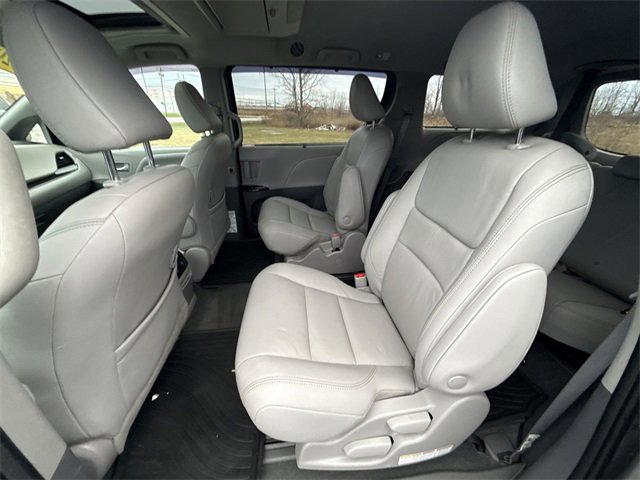 Used 2020 Toyota Sienna XLE Premium image 25