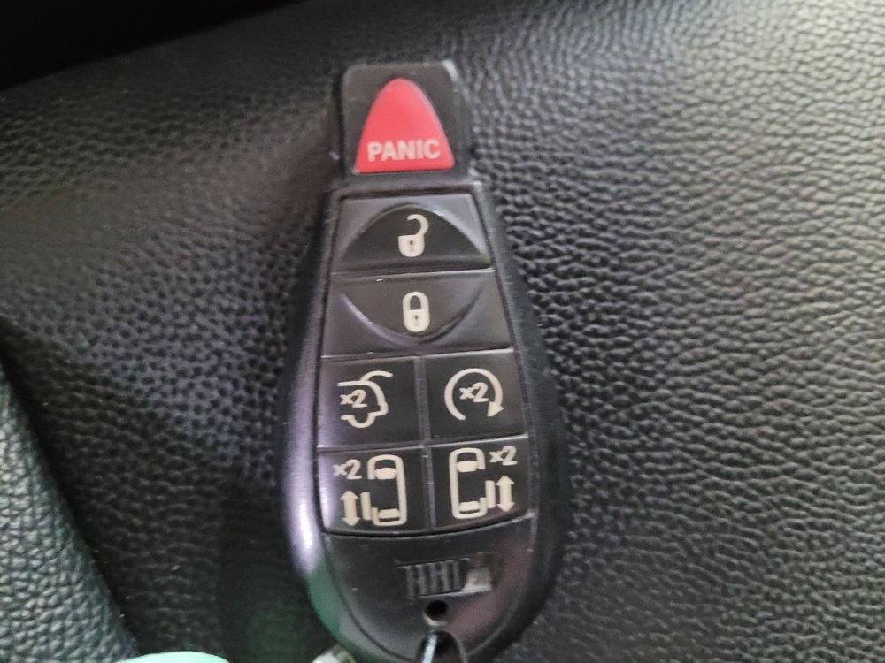 Used 2020 Dodge Grand Caravan SXT w/ Driver Convenience Group image 32