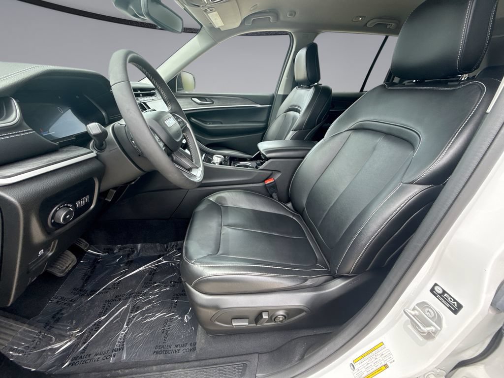 Used 2023 Jeep Grand Cherokee Limited AWD/4WD image 30