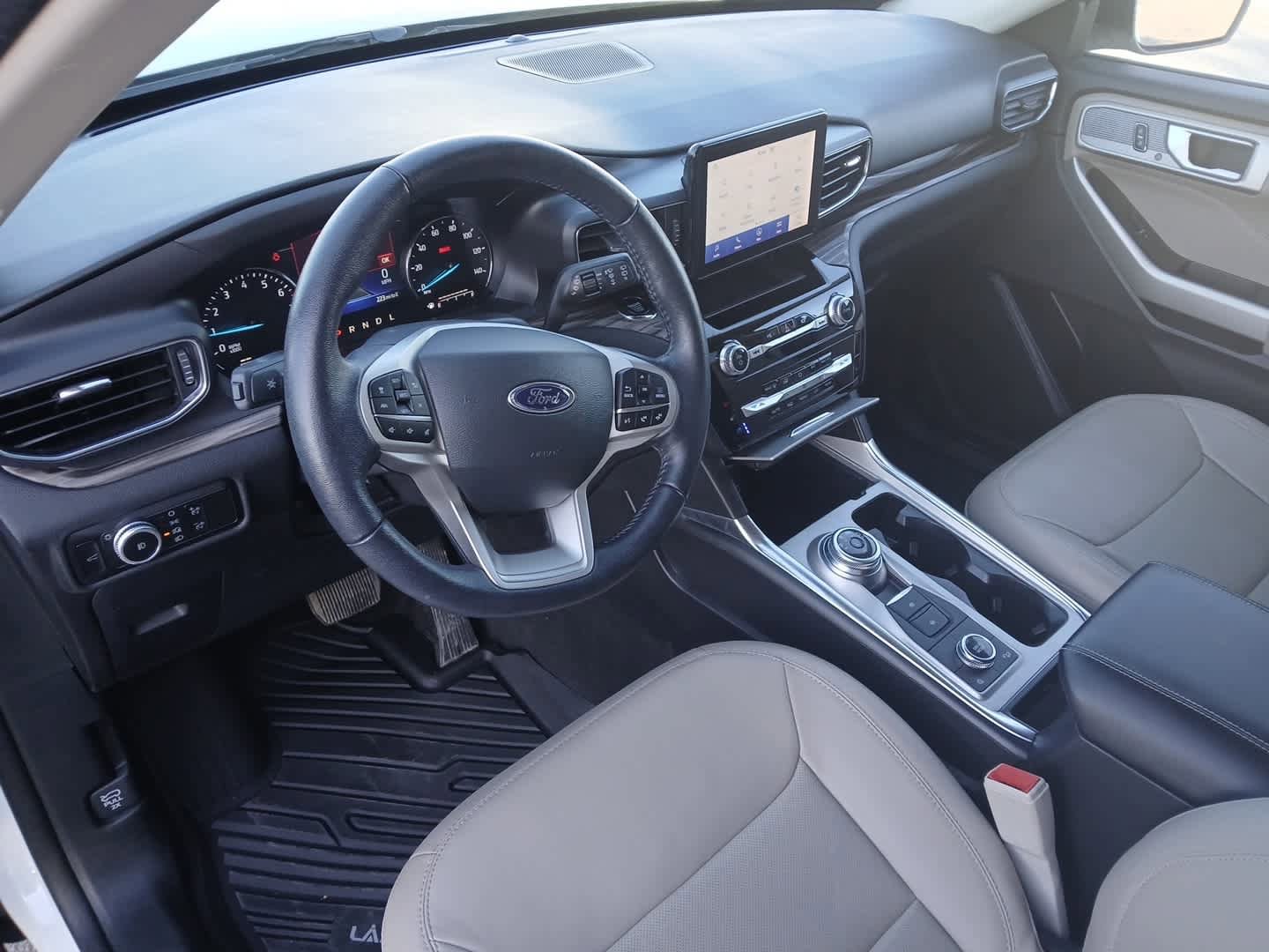 Used 2023 Ford Explorer Limited AWD/4WD image 21