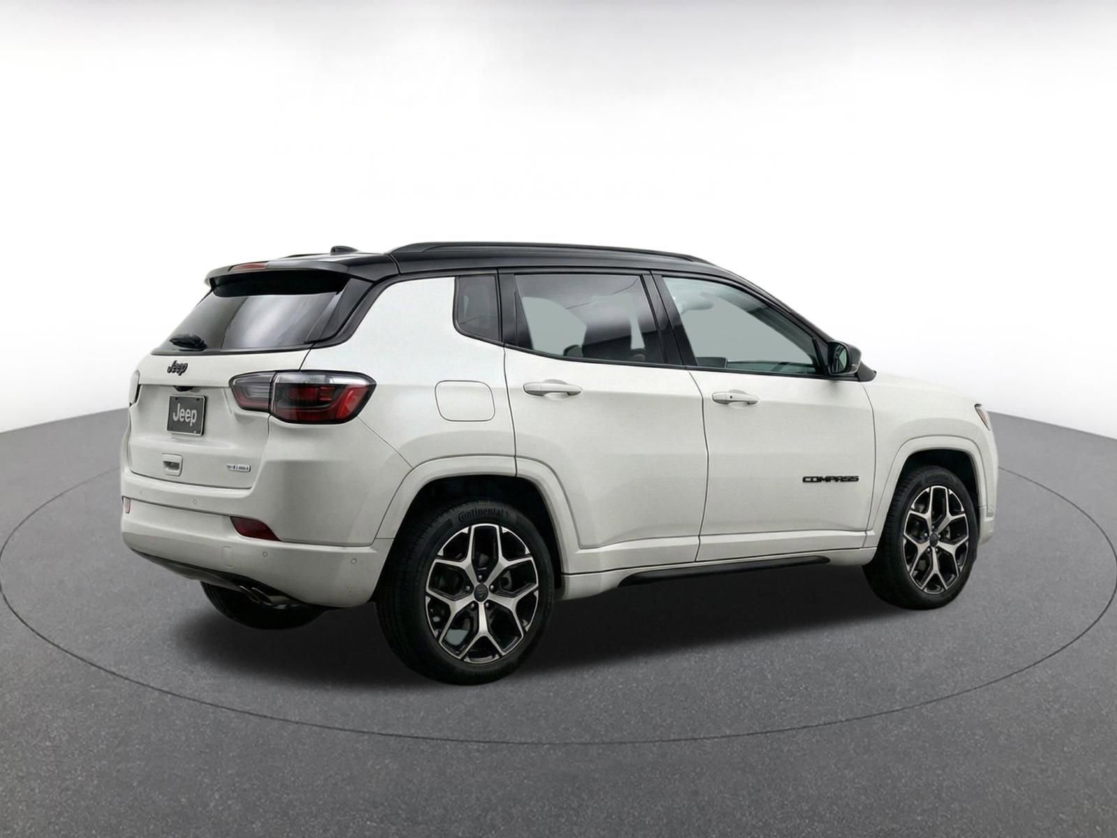 Used 2025 Jeep Compass Limited AWD/4WD image 9