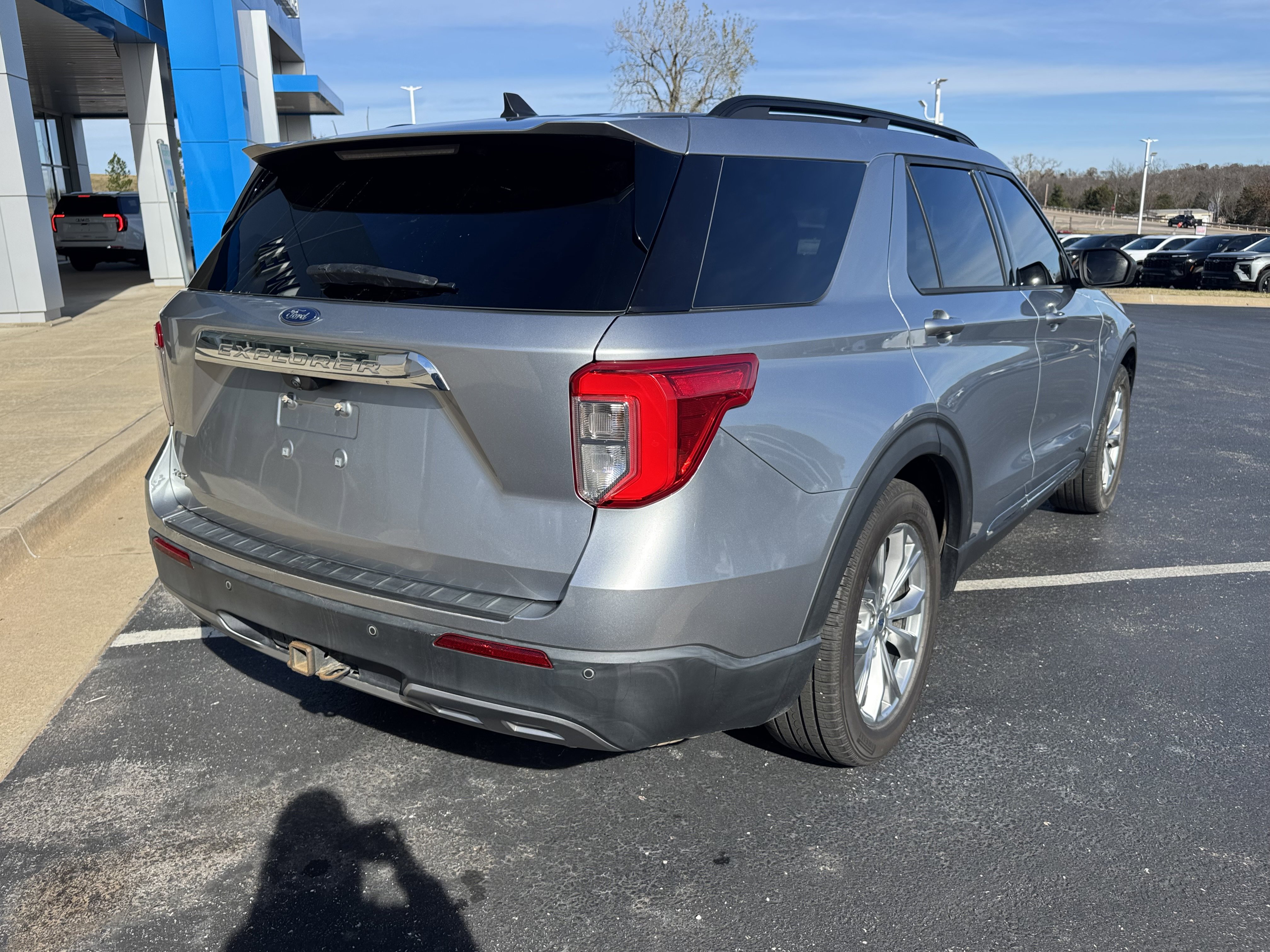 Used 2021 Ford Explorer XLT w/ Equipment Group 202A image 4