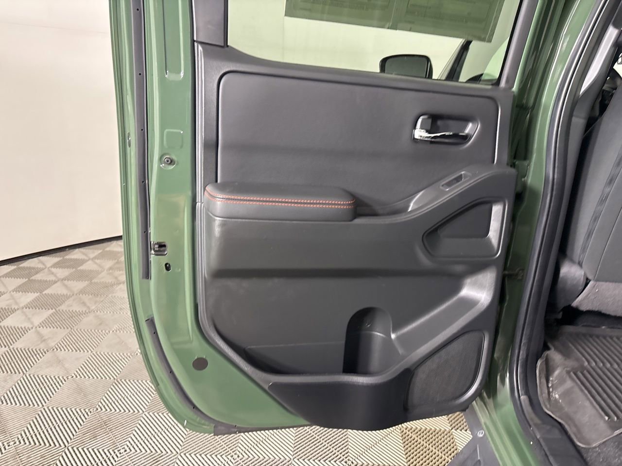 Used 2024 Nissan Frontier PRO-4X w/ Technology Package AWD/4WD image 20