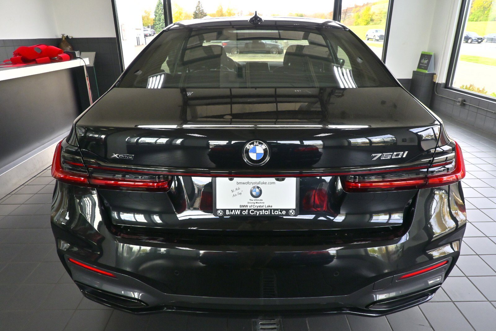 Used 2022 BMW 750i xDrive w/ Executive Package image 3