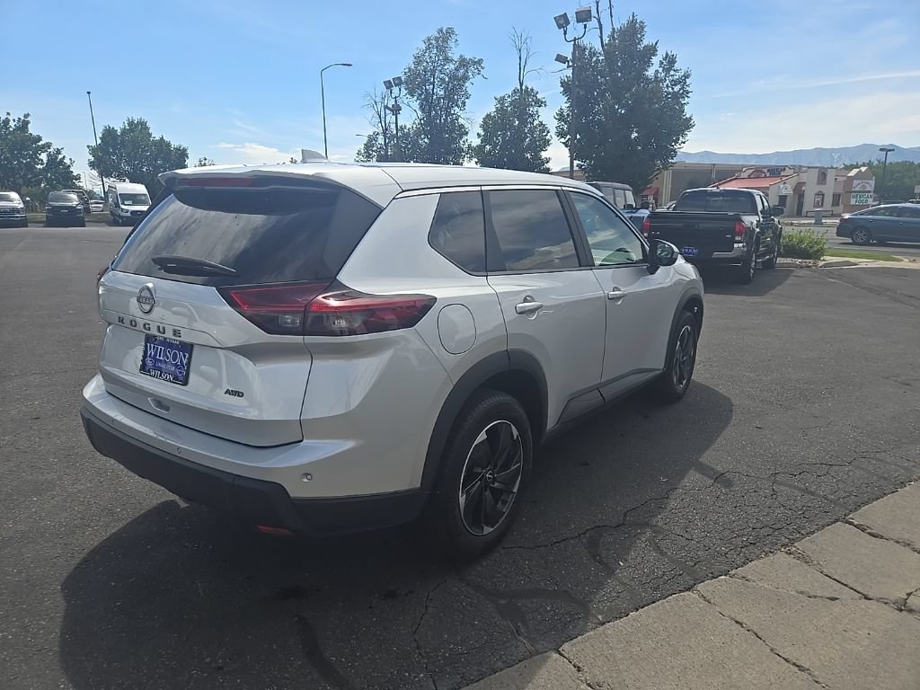 Used 2025 Nissan Rogue SV AWD/4WD image 5