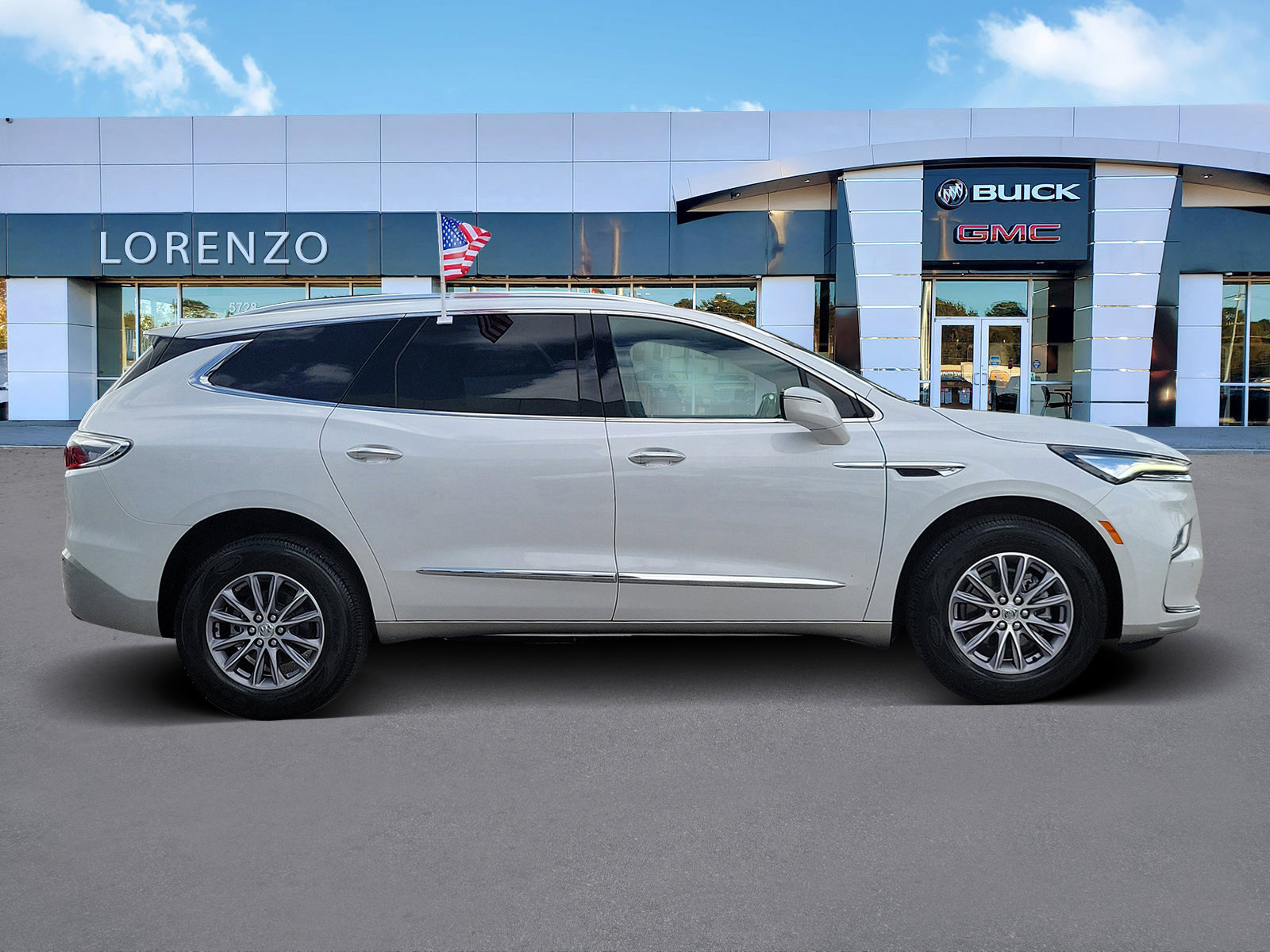 Used 2024 Buick Enclave Essence image 4