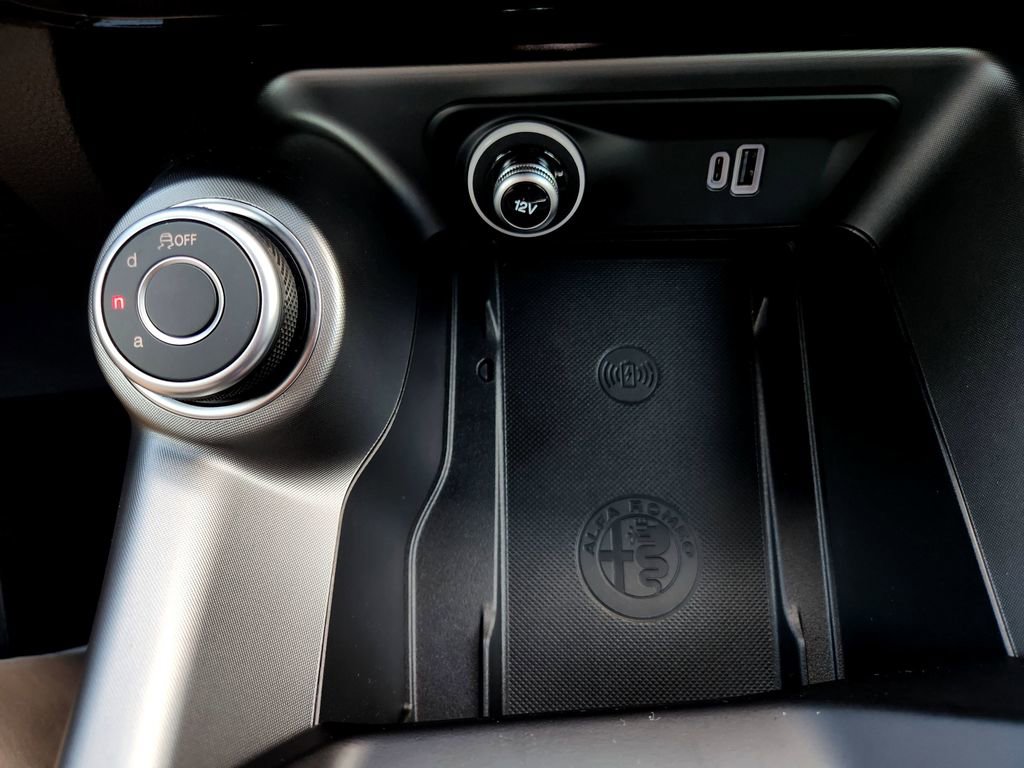 Used 2024 Alfa Romeo Tonale Ti w/ Premium Interior Package image 25