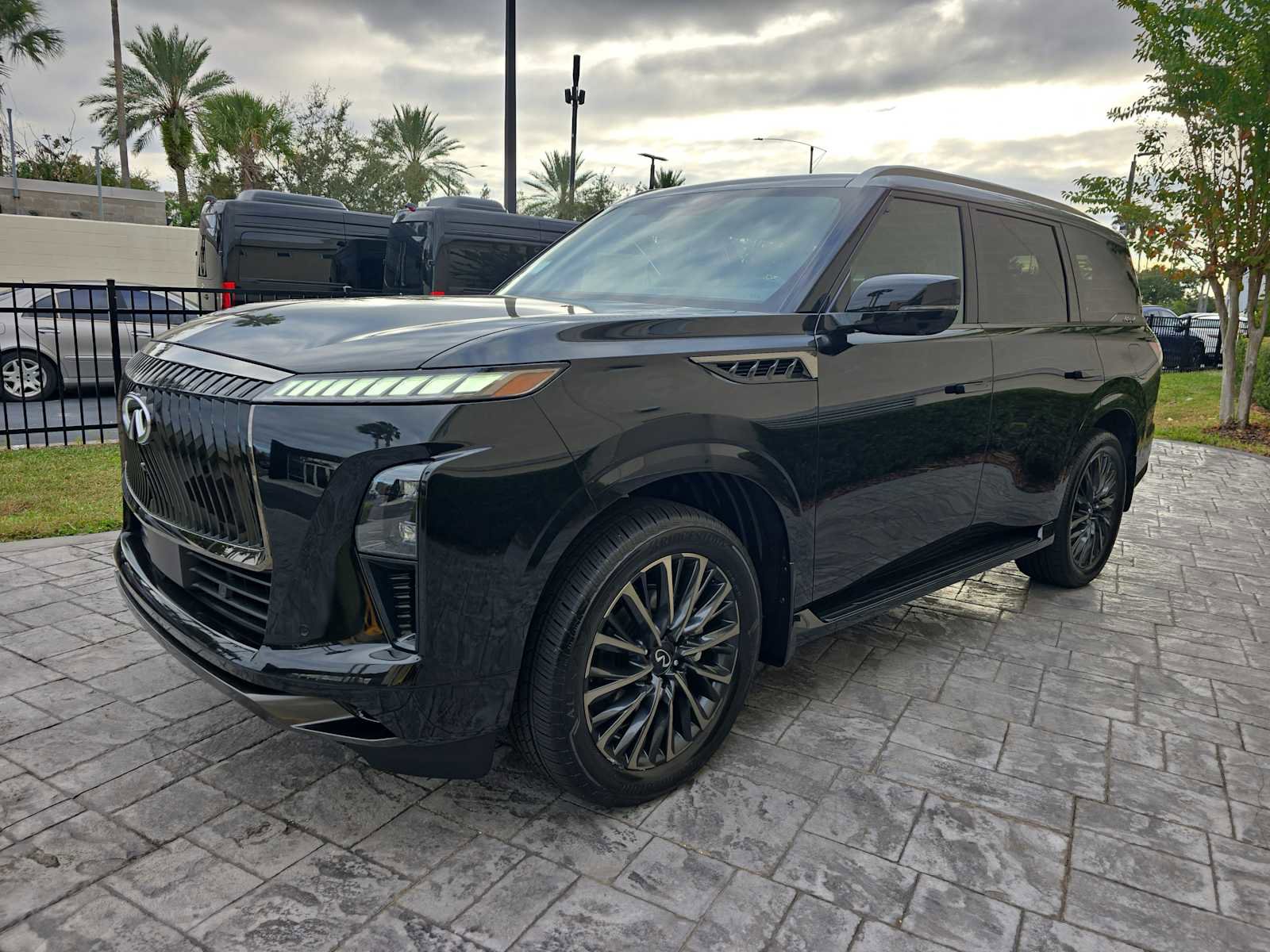 New 2026 INFINITI QX80 Autograph w/ Premium Cargo Package image 8