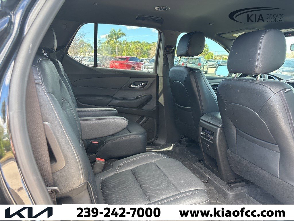 Used 2023 Chevrolet Traverse LT image 14