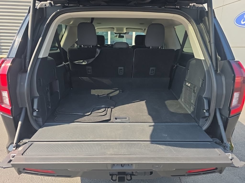 Used 2025 Ford Expedition Max Active AWD/4WD image 9