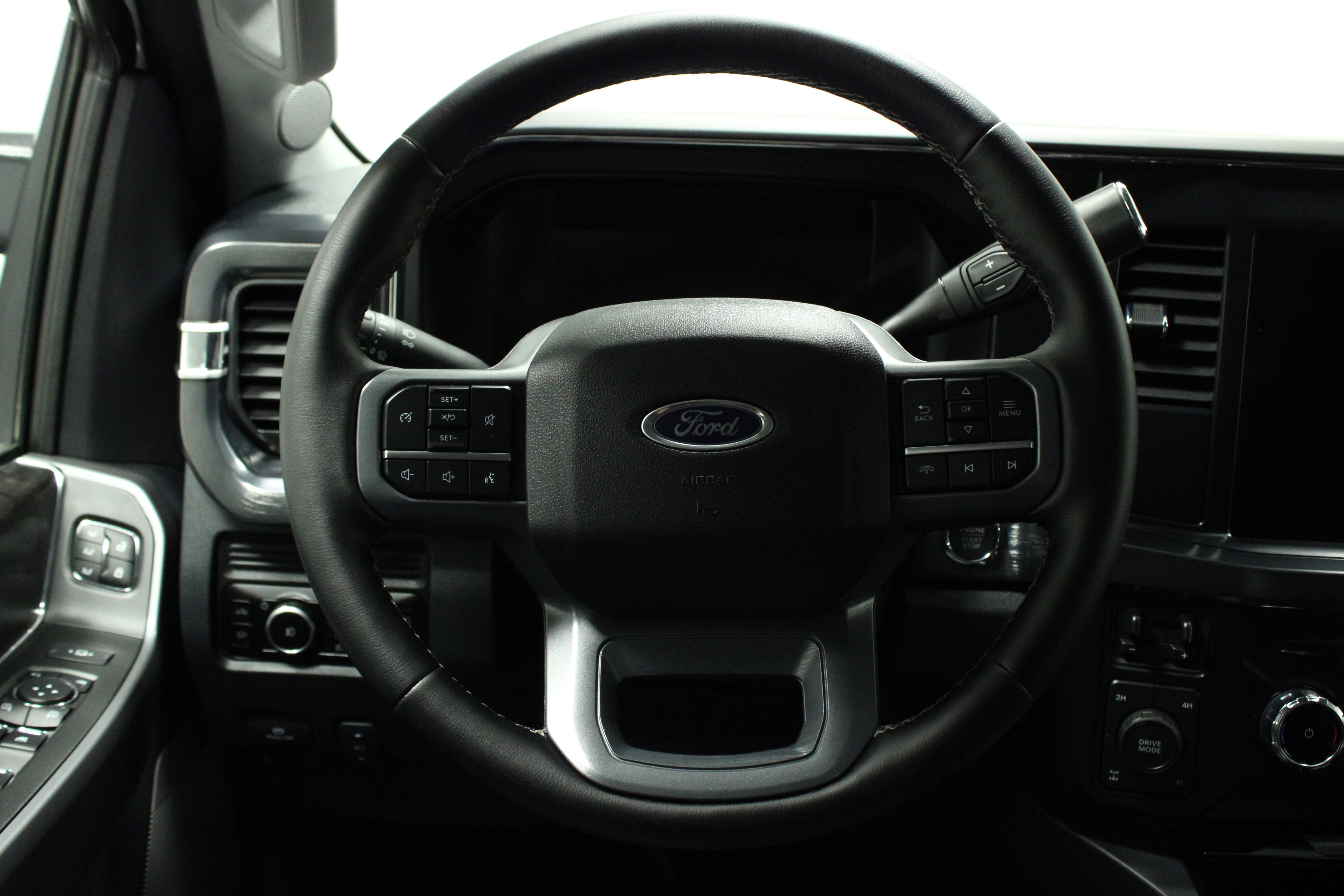 Used 2025 Ford F250 Lariat image 23