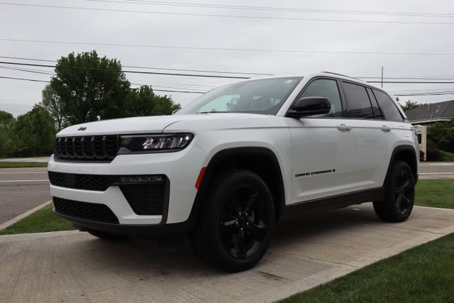 New 2026 Jeep Grand Cherokee Limited w/ Limited Altitude Package AWD/4WD image 8