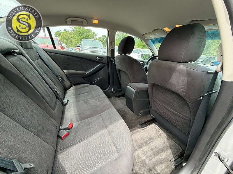 Used 2011 Nissan Altima 2.5 S FWD image 17