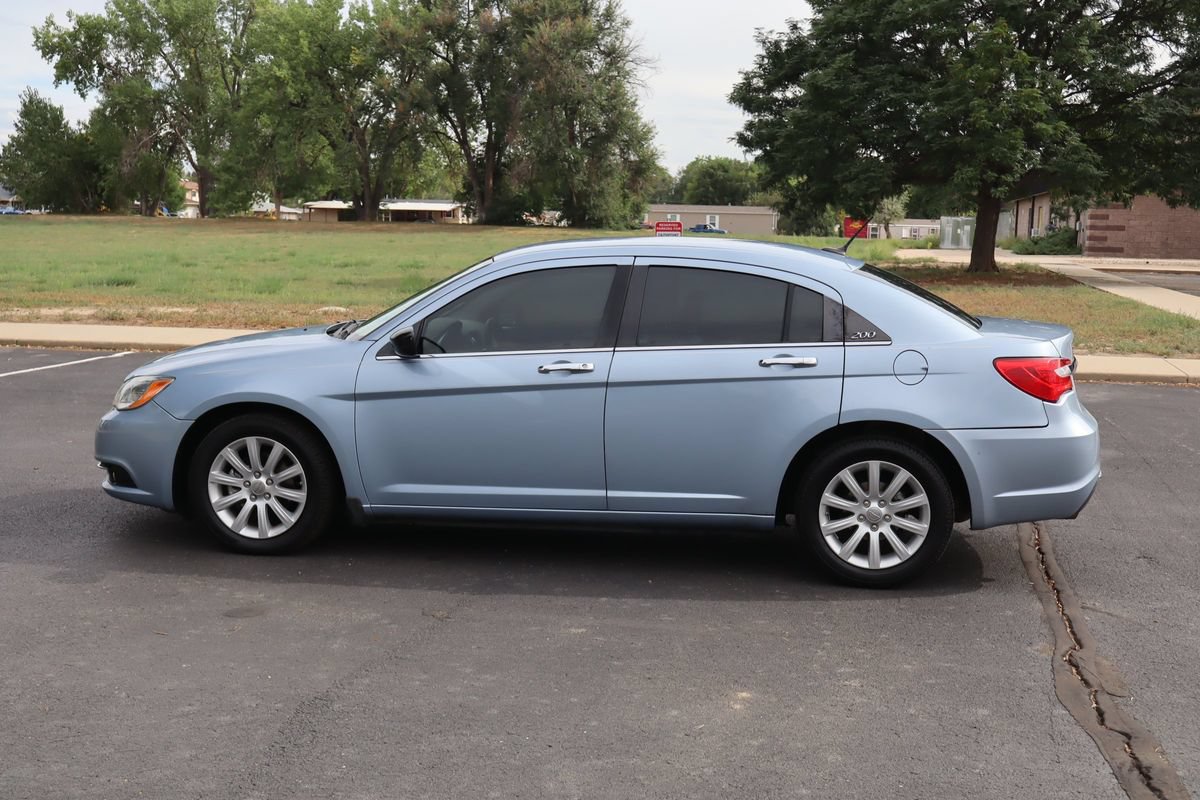Used 2014 Chrysler 200 Limited FWD image 9