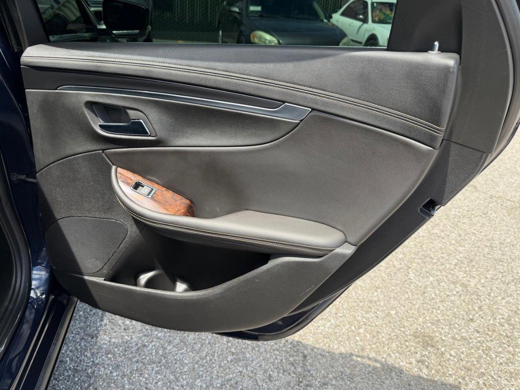 Used 2015 Chevrolet Impala LT w/ Convenience Package FWD image 37