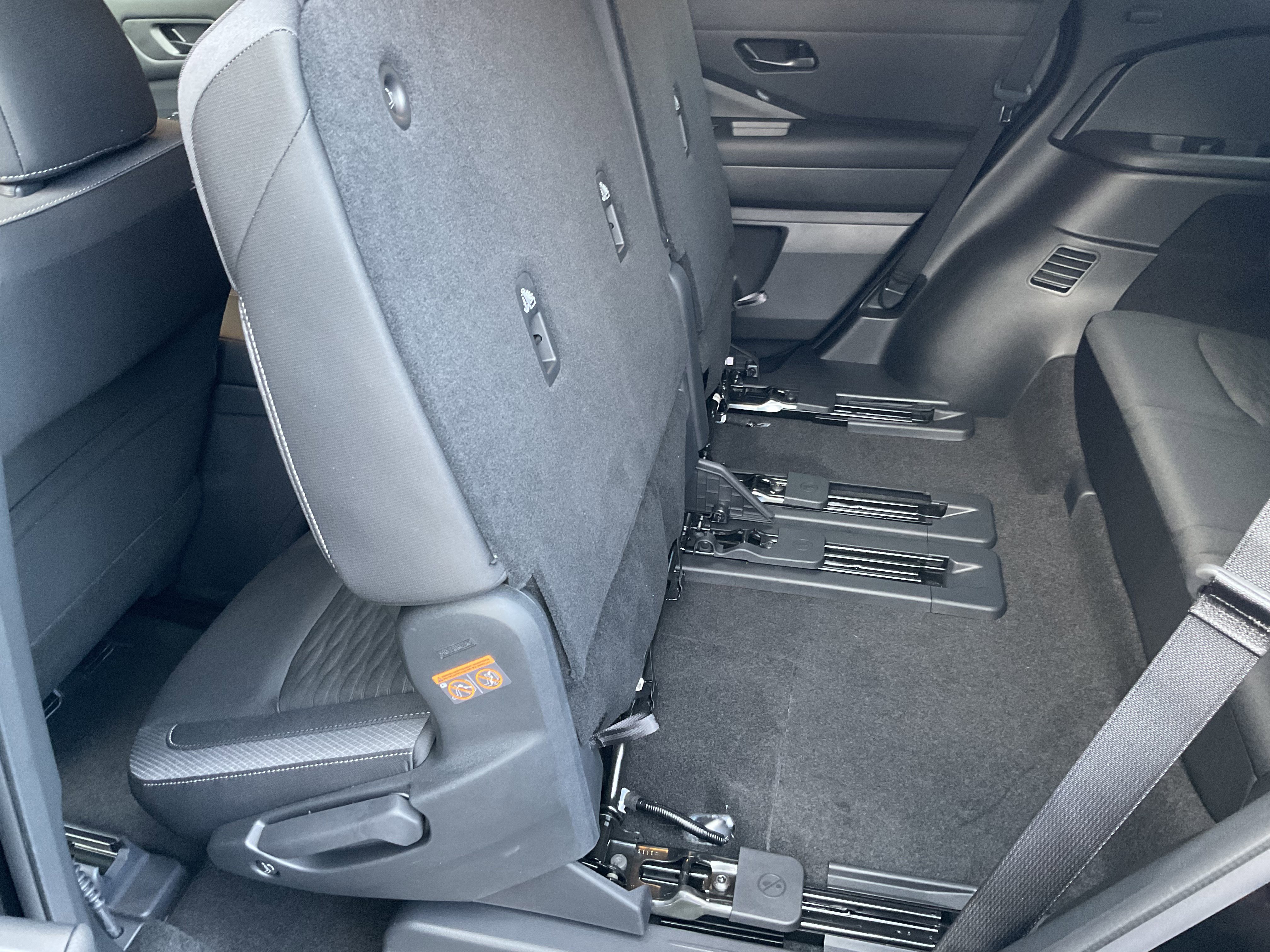 Used 2025 Nissan Pathfinder SV w/ Black Appearance Package image 40