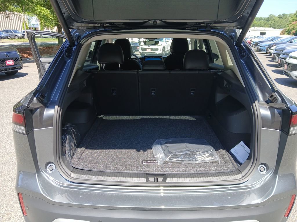 Used 2025 Volkswagen Tiguan SE image 21