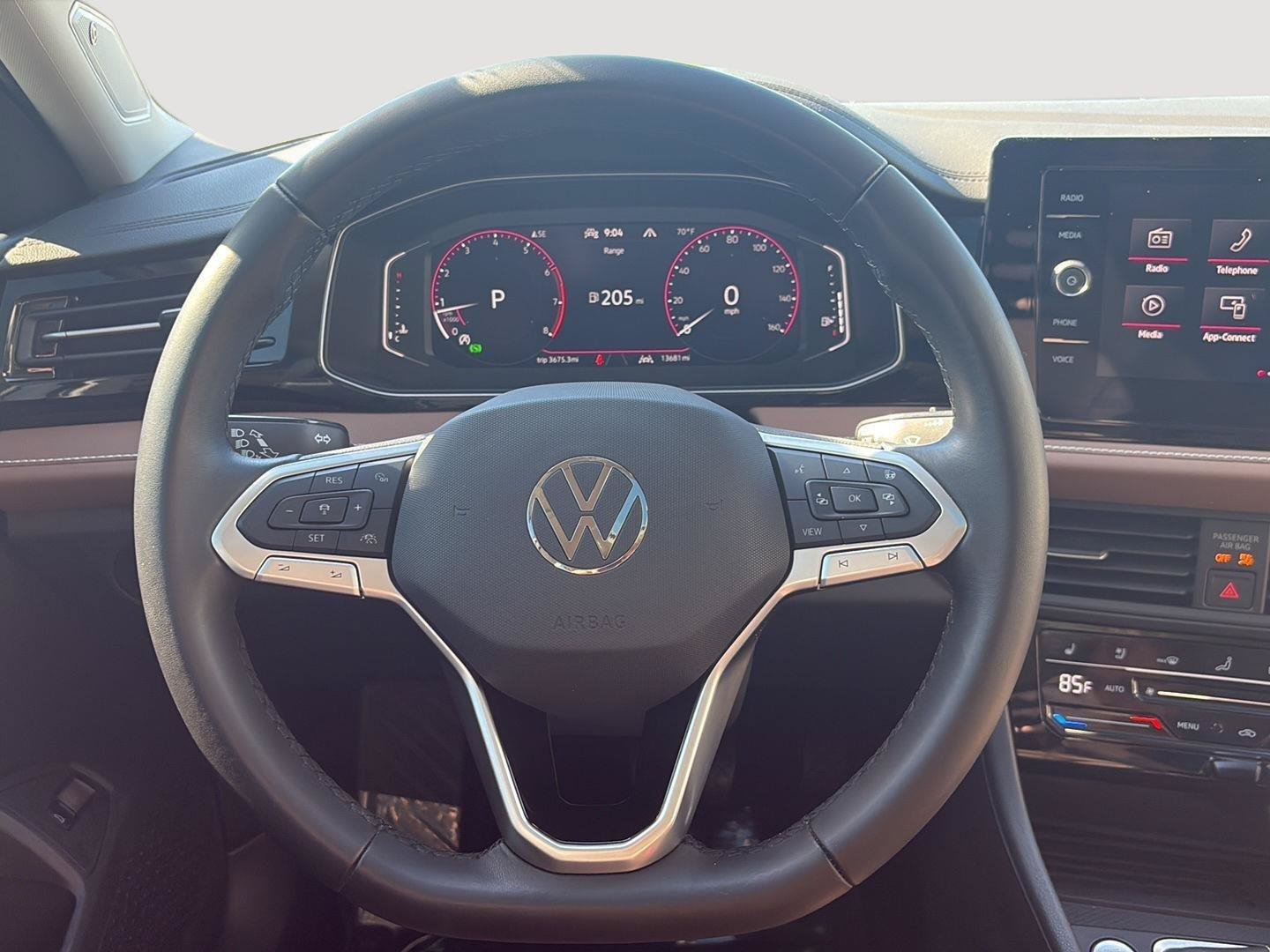 Used 2025 Volkswagen Jetta SEL FWD image 4