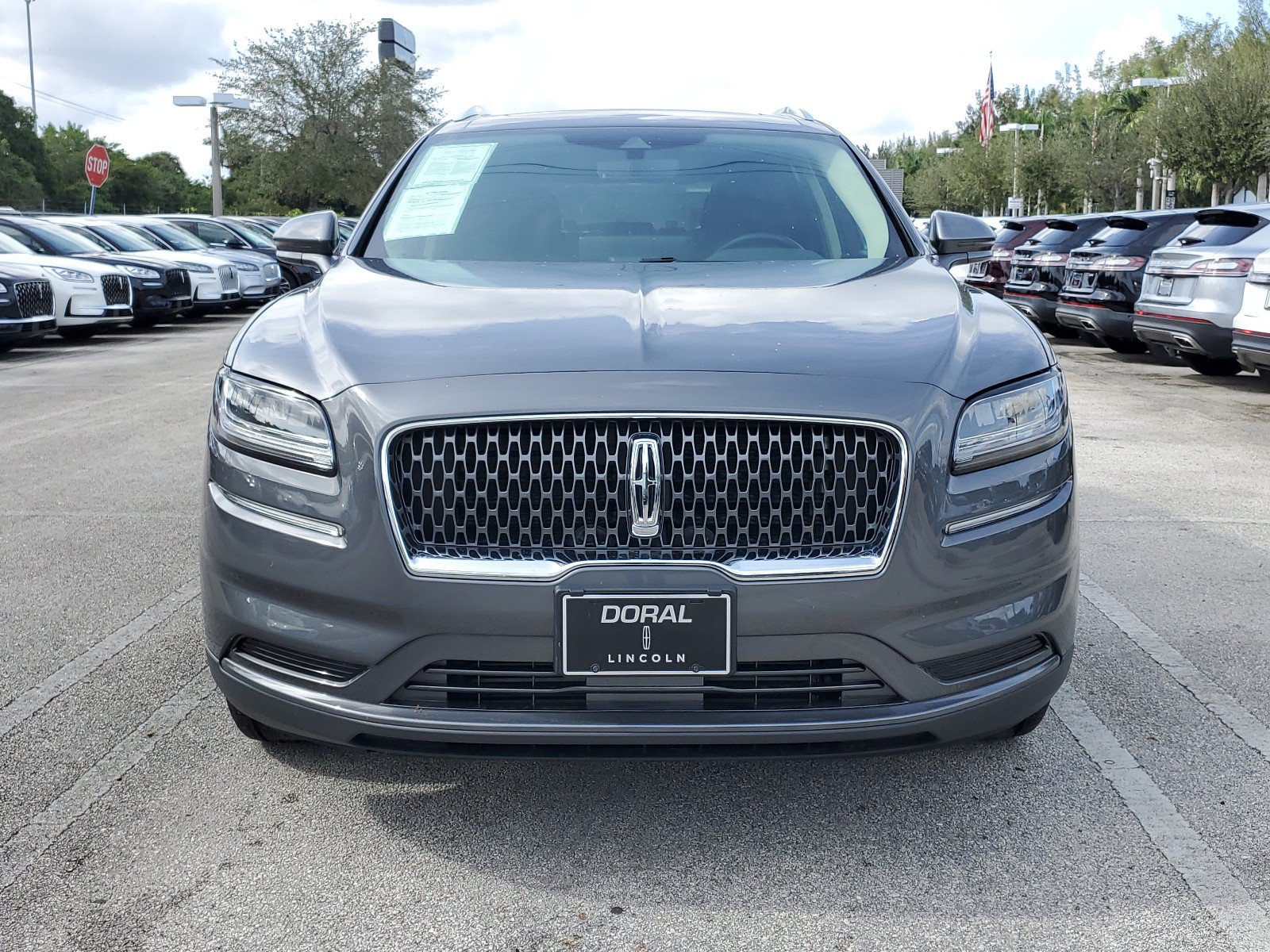 Used 2023 Lincoln Nautilus Reserve w/ Monochromatic Package AWD/4WD image 2