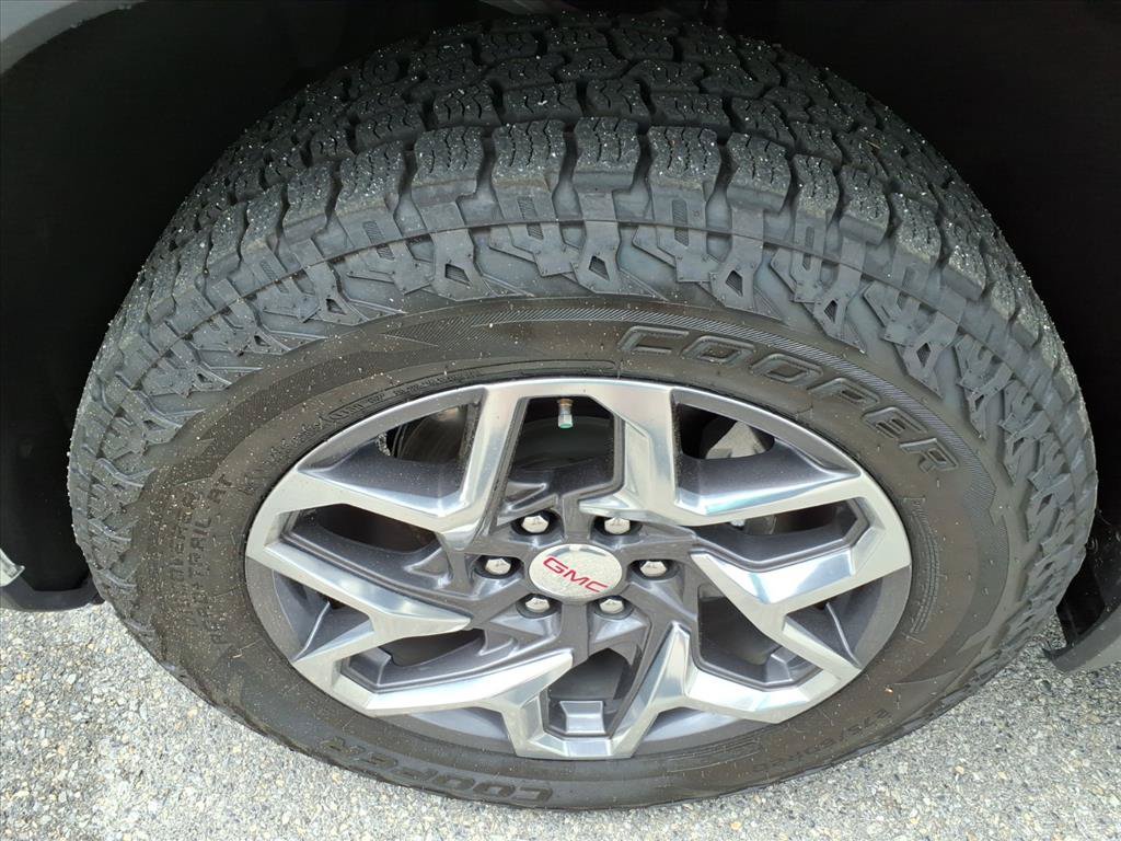 Used 2023 GMC Sierra 1500 SLT w/ SLT Premium Plus Package AWD/4WD image 10