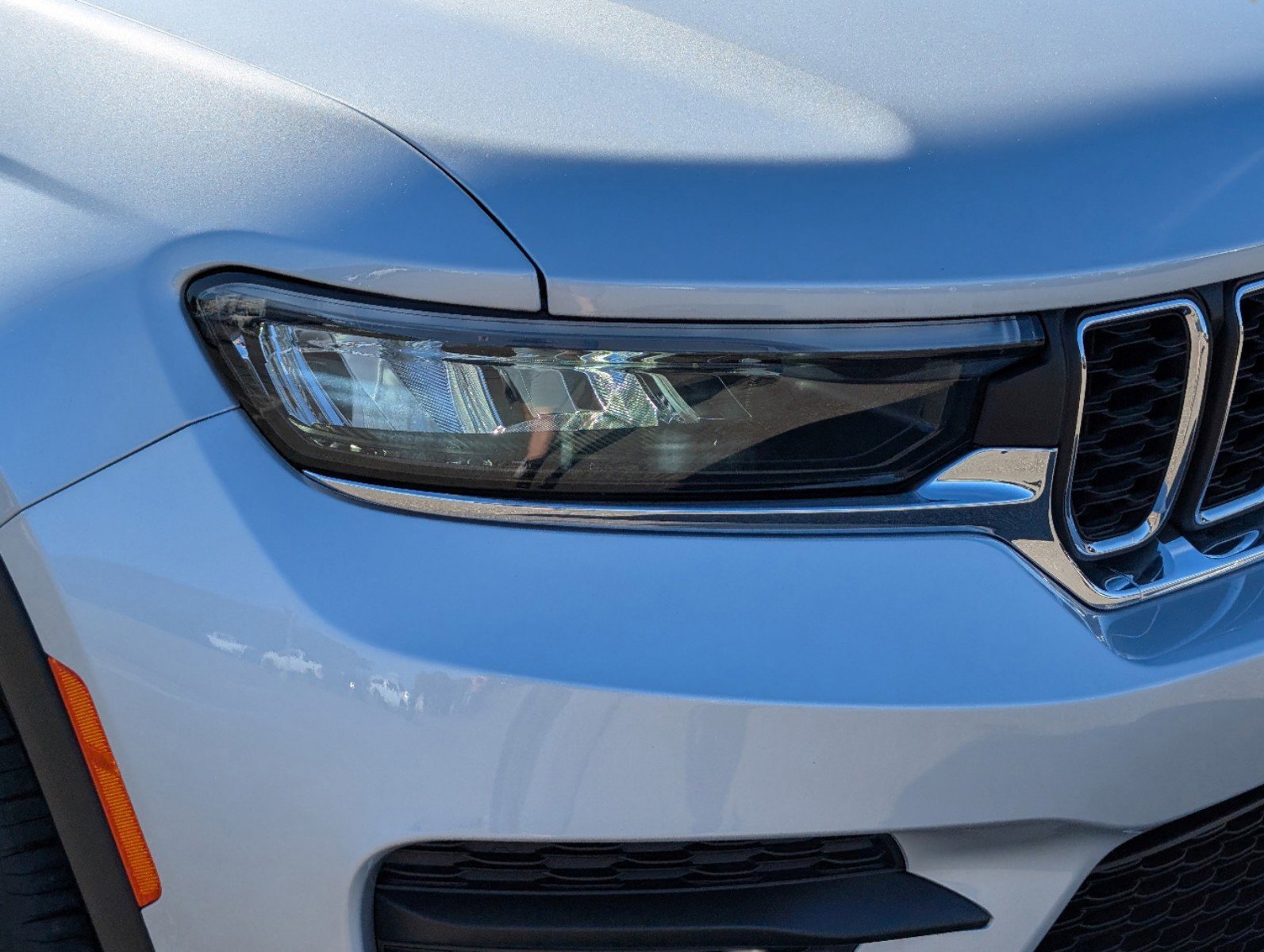 New 2024 Jeep Grand Cherokee Laredo X w/ Luxury Tech Group I image 4