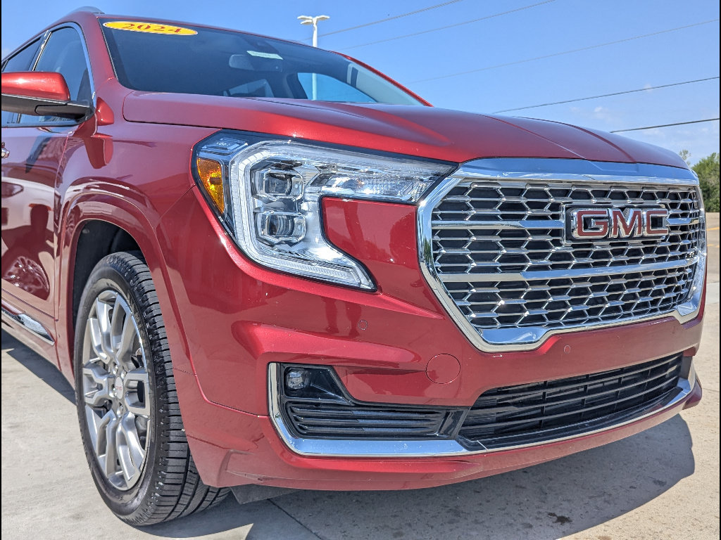 Used 2024 GMC Terrain Denali w/ LPO, Floor Liner Package AWD/4WD image 12