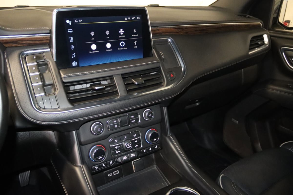 Used 2023 Chevrolet Suburban Premier AWD/4WD image 52