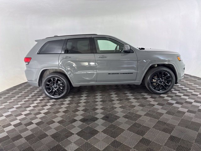 Used 2022 Jeep Grand Cherokee Laredo X AWD/4WD image 5