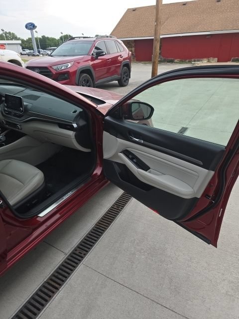 Used 2021 Nissan Altima 2.5 Platinum AWD/4WD image 32