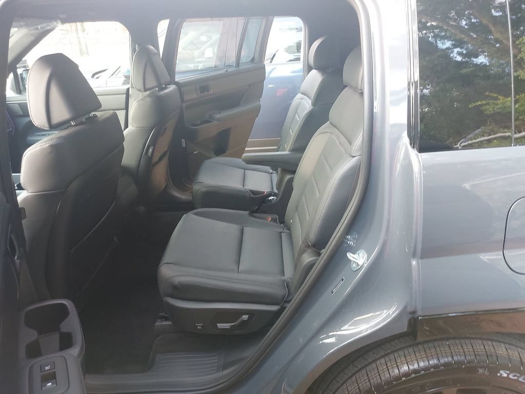 New 2027 Hyundai Santa Fe Calligraphy FWD image 15