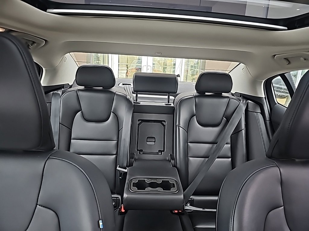 Used 2024 Volvo S60 B5 Core image 32