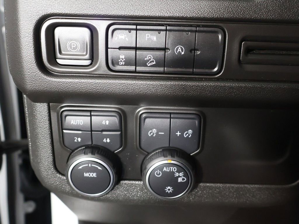 Used 2023 Chevrolet Suburban Premier AWD/4WD image 40