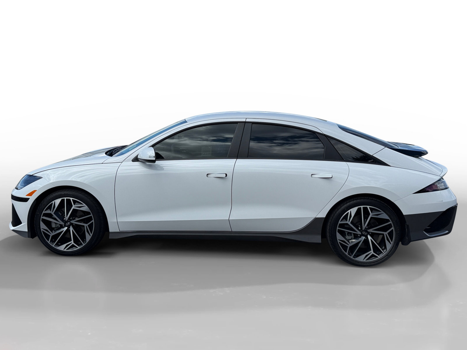 Used 2025 Hyundai Ioniq 6 SEL RWD image 2