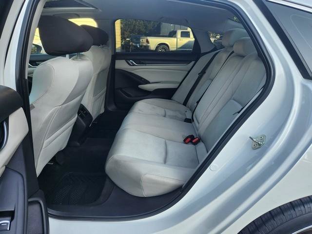 Used 2018 Honda Accord EX image 19