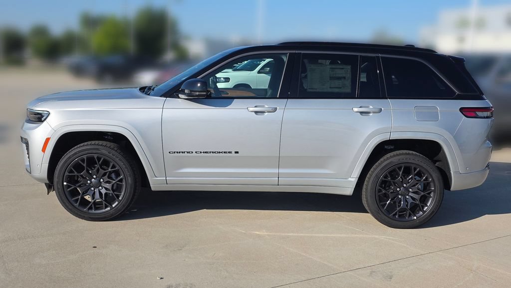New 2026 Jeep Grand Cherokee Summit w/ Obsidian Package AWD/4WD image 2