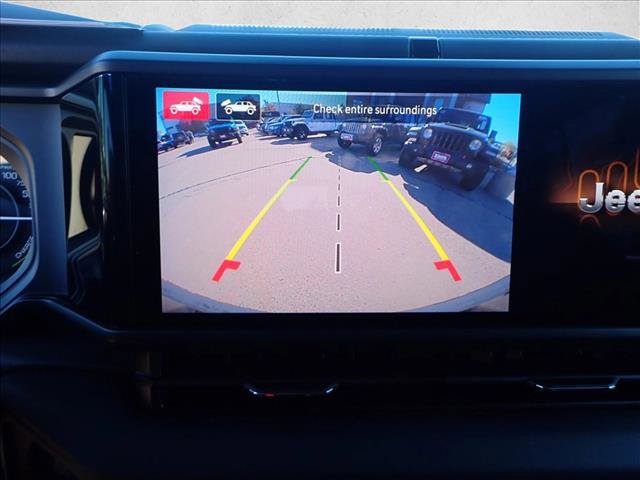 Used 2025 Jeep Wrangler Sahara image 17