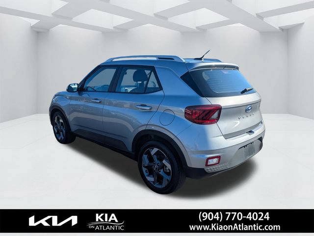 Used 2025 Hyundai Venue SEL FWD image 5