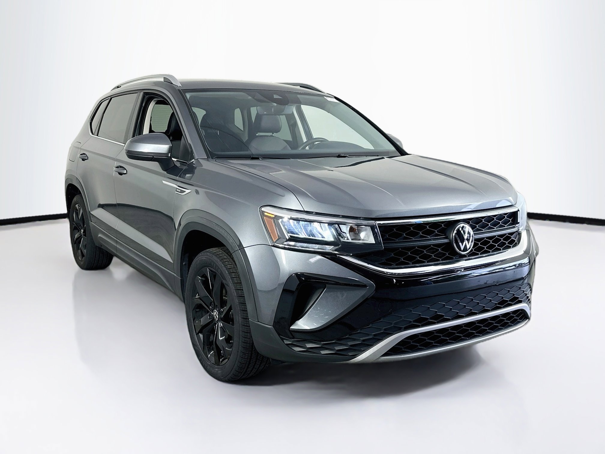 Used 2022 Volkswagen Taos SE FWD image 3