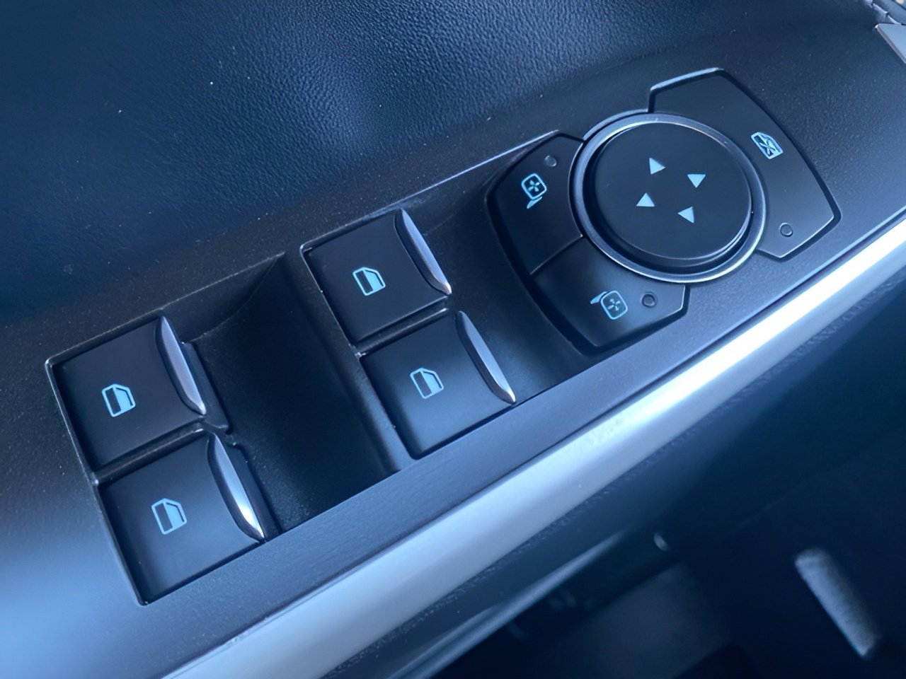 Used 2022 Ford Explorer XLT image 47